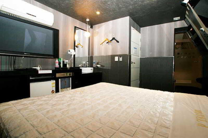 S Shinchon 3* Seoul