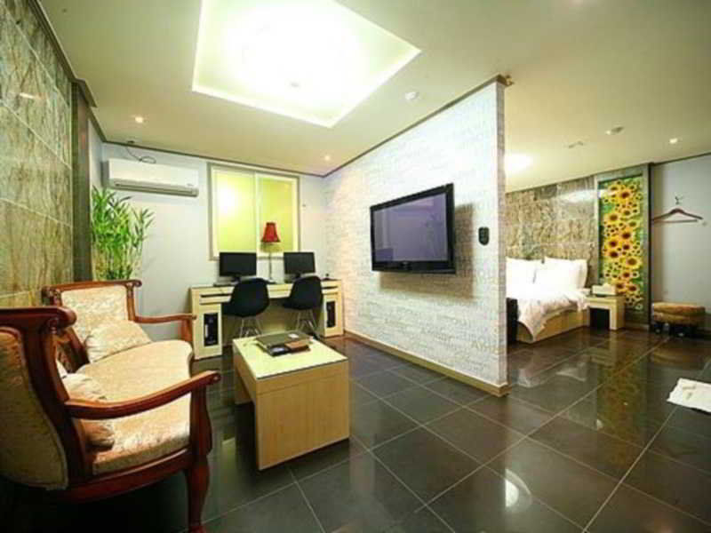 S Shinchon 3* Seoul